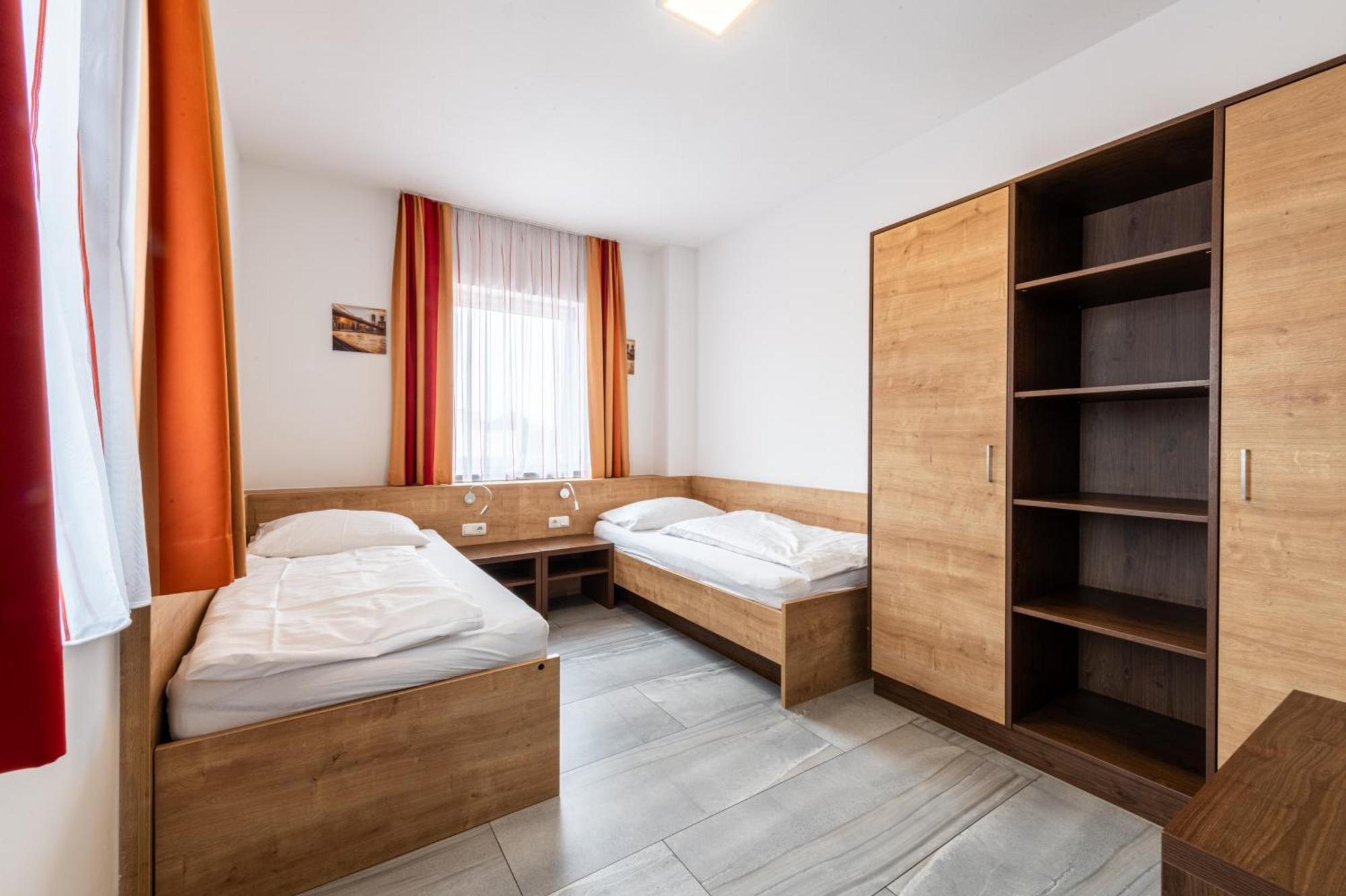 Wels Inn Hotel Екстер'єр фото