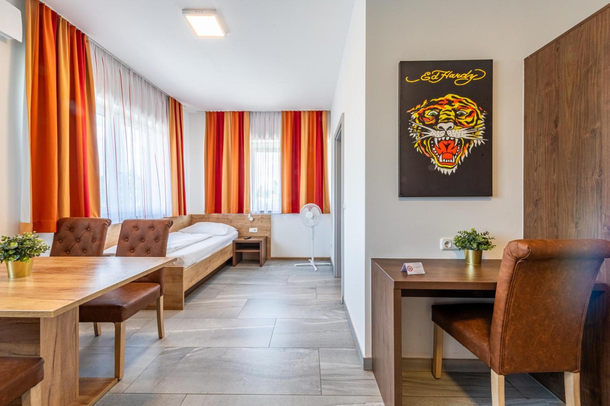 Wels Inn Hotel Екстер'єр фото